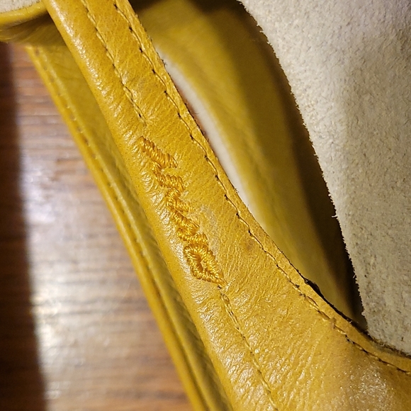 DKNY sz 7 yellow sneaker-flats - Picture 3 of 6